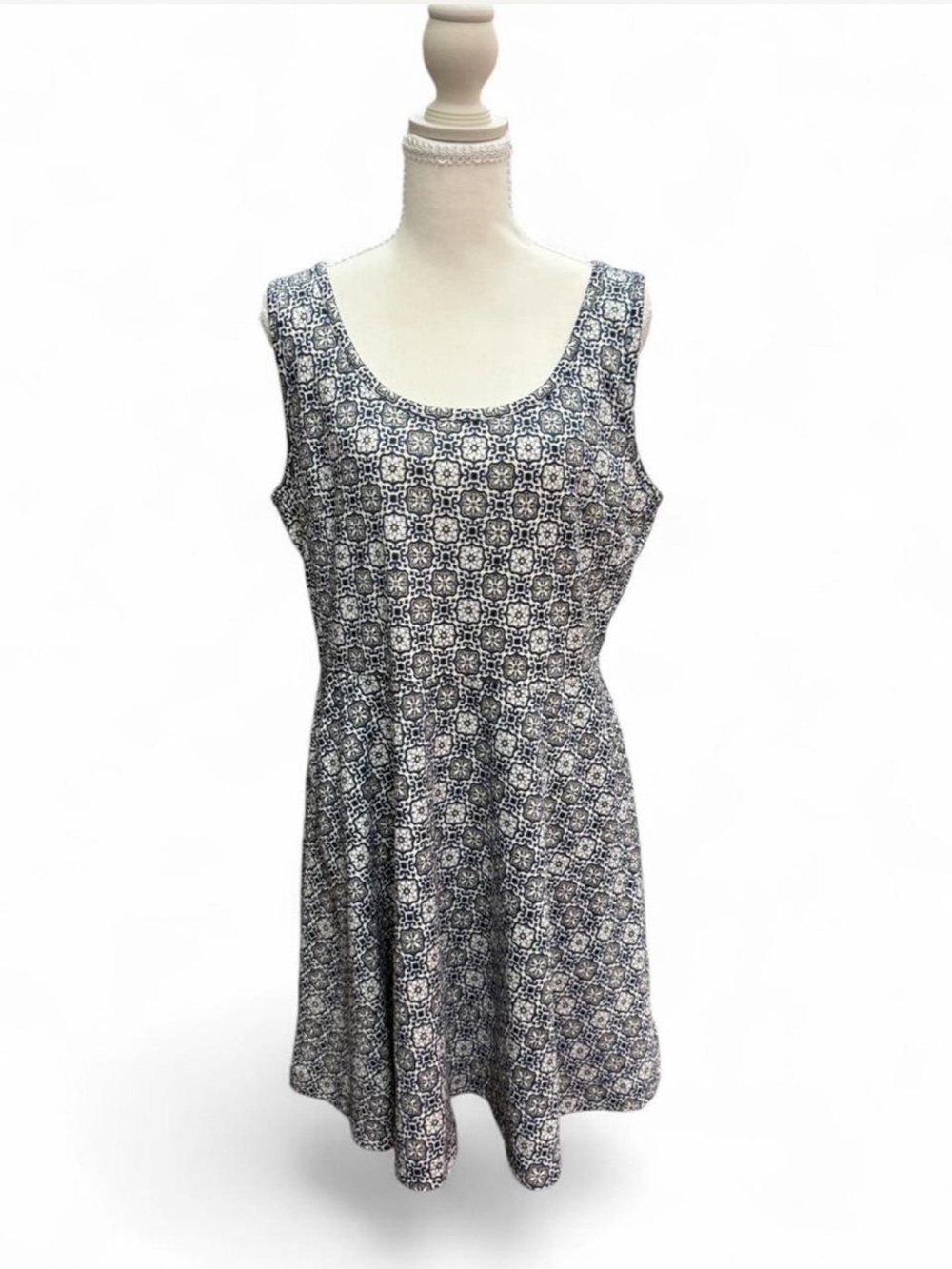 Kardasian Kollection Sleeveless Navy and White Patterned Fit-and-Flare Dress